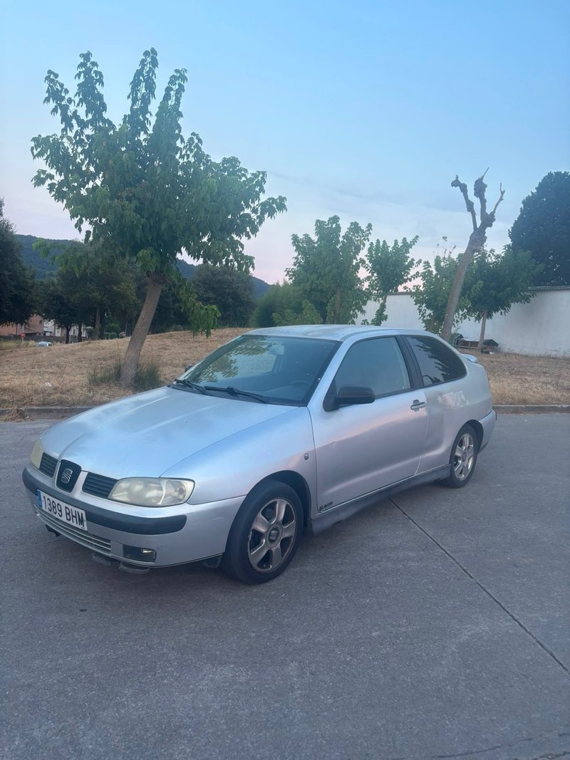 SEAT Cordoba 2000 - foto 1