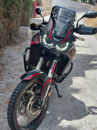 Honda Africa Twin  Negra/Roja
