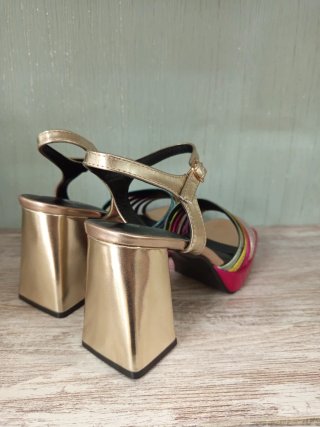 Tacones dorados multicolor talla 39 y 40
