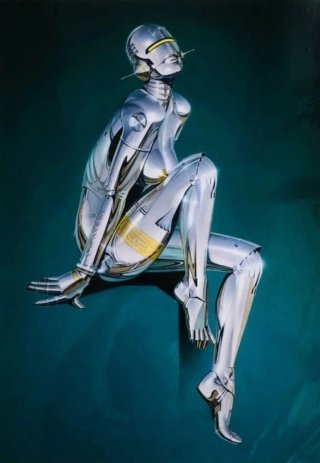 Figura Sorayama Cromada