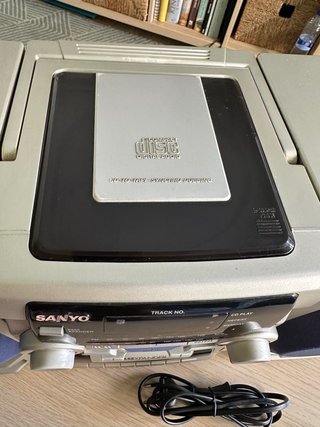 Grabadora Sanyo CD, Casete y Radio FM/AM
