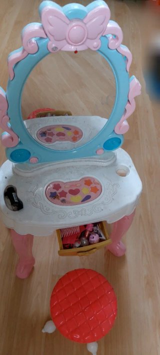 Toeletta per bambini con specchio e sgabello