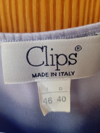 Traje de chaqueta,  top y falda de color lila