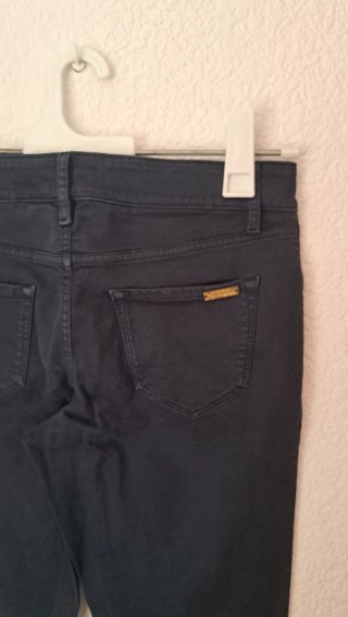 Pantalón pitillo azul marino