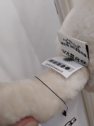 Orejeras UGG Piel de Oveja Logo