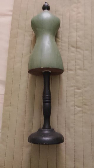 Maniquí de madera para collares