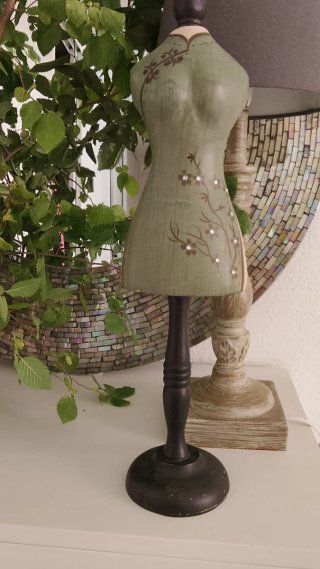 Maniquí de madera para collares