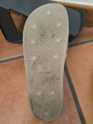 Chancletas Adidas Beige y Gris