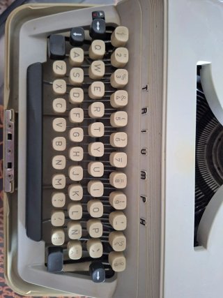 Máquina de escribir Triumph Gabriele 10