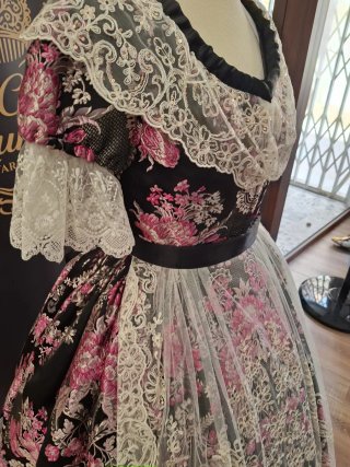 Traje de Fallera Negro y Rosa