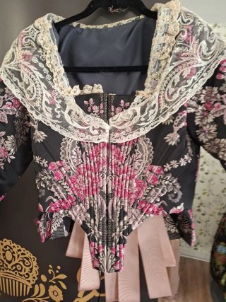 Traje de Fallera Negro y Rosa