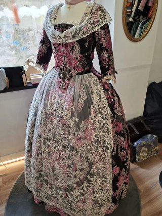 Traje de Fallera Negro y Rosa