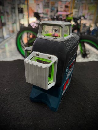 Nivel Láser 3 líneas 360 grados Bosch GLL 3-80 CG