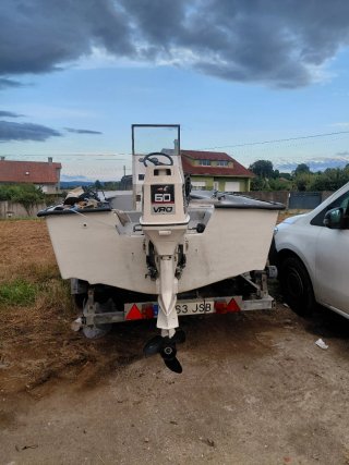 Embarcación planeadora 5m