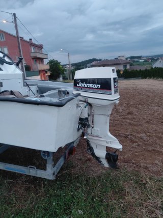 Embarcación planeadora 5m