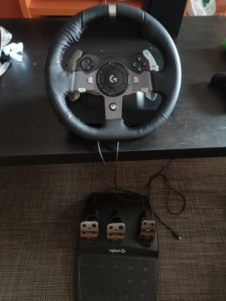 Volante Logitech G920 con Pedales