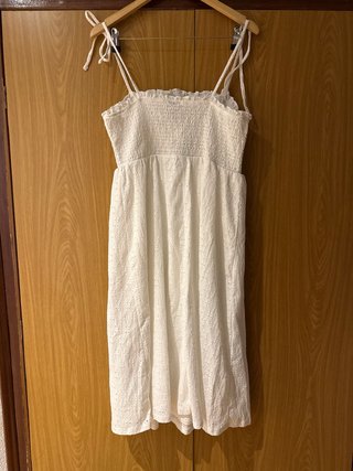Vestido blanco de tirantes con bordados