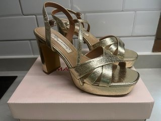 Zapatos de tacón Marella dorados talla 38