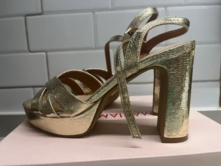 Zapatos de tacón Marella dorados talla 38