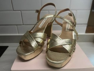 Zapatos de tacón Marella dorados talla 38