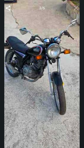 Yamaha Clásica 250cc Negra y Roja