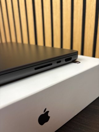 Apple MacBook Pro 14'' M5 512GB Nero Siderale 2025