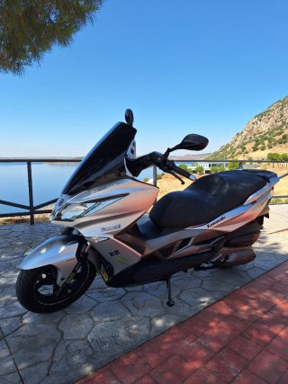 Maxi Scooter Kawasaki Plata
