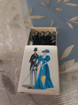 8 Scatole di fiammiferi vintage con figure "fosfori oro"