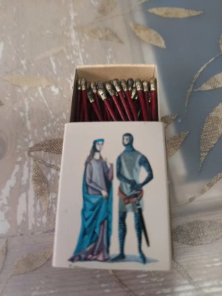 8 Scatole di fiammiferi vintage con figure "fosfori oro"