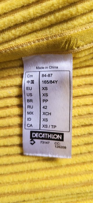Chaqueta trekking color mostaza Quechua XS capucha