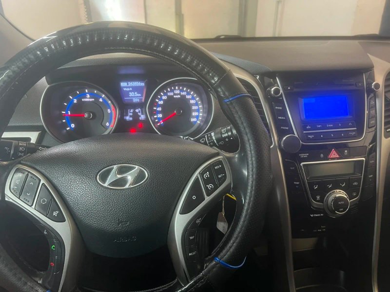 Hyundai i30 1.4 CRDi Tecno Sky 2014, foto 10