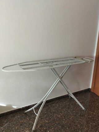 Tabla de planchar blanca plegable