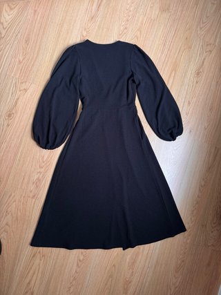 H&M. Vestido midi cruzado negro. Talla S.