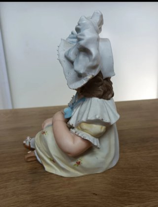 Figura antigua biscuit niña