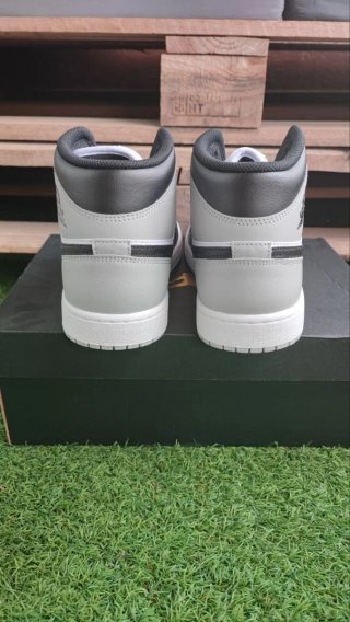 Air Jordan Mid Gris Smoke Negro Blanco Talla 43