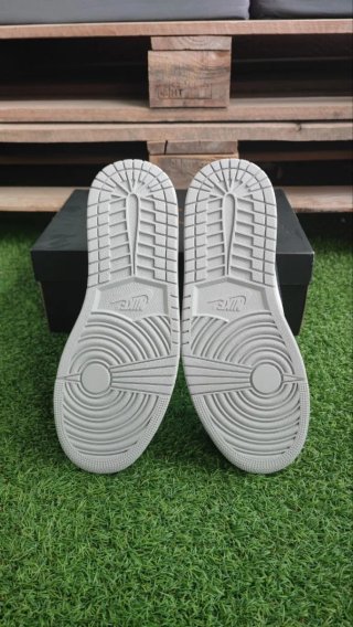 Air Jordan Mid Gris Smoke Negro Blanco Talla 43