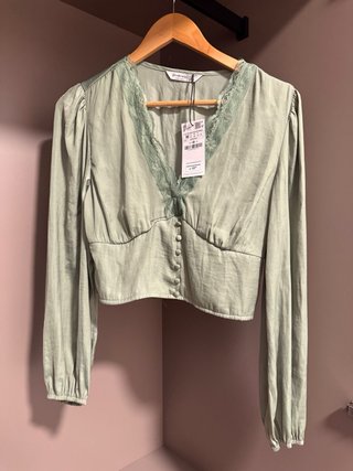 Blusa Stradivarius color verde agua/mint. Nueva