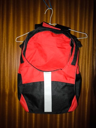 Mochila roja y negra