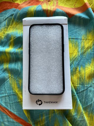 Cover nera per iPhone 13