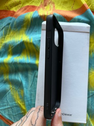 Cover nera per iPhone 13