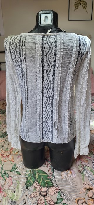 Sueter ONLY Blanco Encaje Talla S Nuevo con Etique