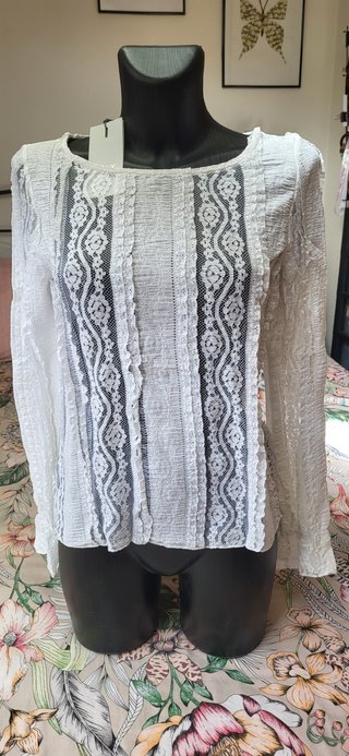 Sueter ONLY Blanco Encaje Talla S Nuevo con Etique