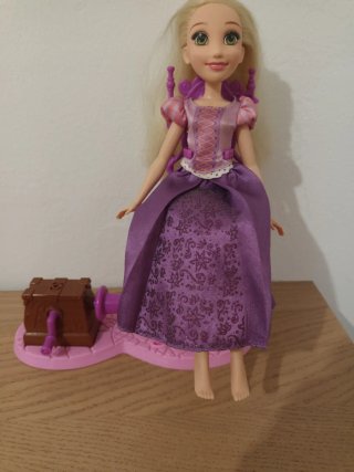 Muñeca Rapunzel con accesorios