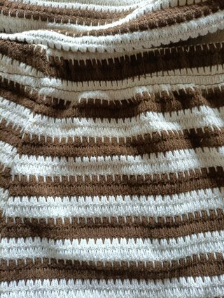 Conjunto de punto rayas marrones y blancas