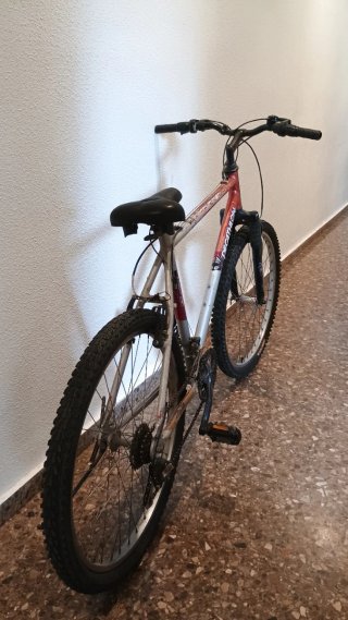 Bicicleta de montaña Decathlon 26" – Buen estado