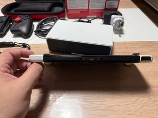 Nintendo Switch OLED con controller e custodia