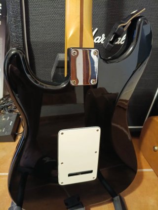 Fender Stratocaster MiM Dimarzio Mejorada