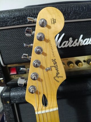 Fender Stratocaster MiM Dimarzio Mejorada