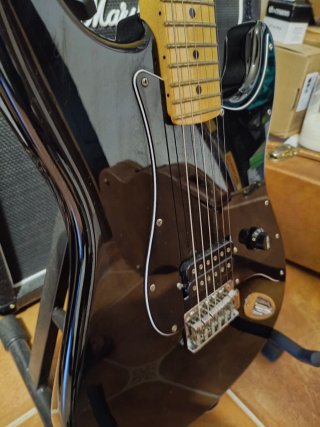 Fender Stratocaster MiM Dimarzio Mejorada