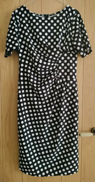 Vestido fiesta de lunares negro y blanco